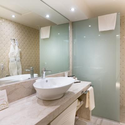 Suite Bathroom