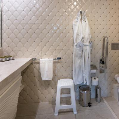 Sermilia Promoroom Bathroom Disabled
