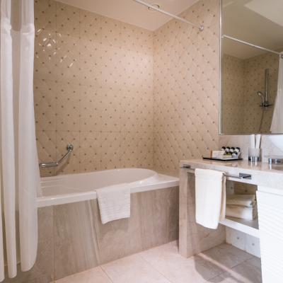 Sermilia Familysuite Bathroom